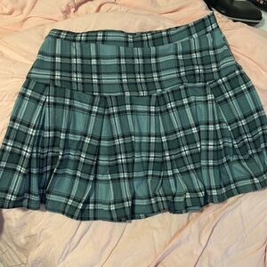 Chic Plaid  Skirt in Green and Black